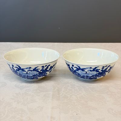 A pair of Chinese blue and white 'Poppy' bowls — foto 1