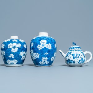 A pair of Chinese blue and white 'prunus on cracked ice' jars and a 'butterfly' teapot and cover, Kangxi — photo 3