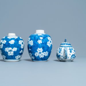 A pair of Chinese blue and white 'prunus on cracked ice' jars and a 'butterfly' teapot and cover, Kangxi — photo 4