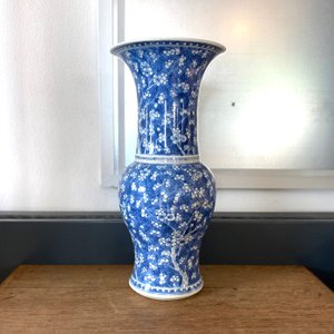 A pair of Chinese blue and white 'prunus on cracked ice' yenyen vases, Kangxi — photo 12