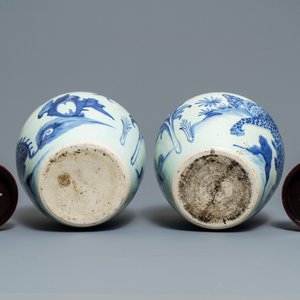 A pair of Chinese blue and white 'qilin' jars, Transitional period — 照片 6