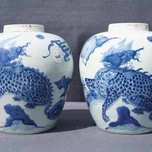 A pair of Chinese blue and white 'qilin' jars, Transitional period — 照片 7