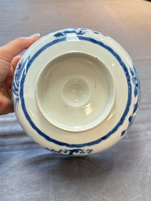 A pair of Chinese blue and white relief-border 'Lan Caihe' bowls, Kangxi — 照片 6