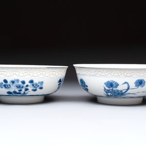 A pair of Chinese blue and white relief-border 'Lan Caihe' bowls, Kangxi — 照片 5