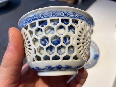 A pair of Chinese blue and white reticulated double-walled cups and saucers, Kangxi — photo 4