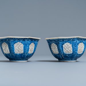 A pair of Chinese blue and white reticulated octagonal bowls, Kangxi — photo 4