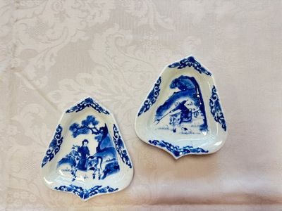 A pair of Chinese blue and white 'Rider on Horseback' sweetmeat dishes, Kangxi — photo 1