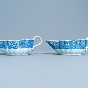 A pair of Chinese blue and white 'Romance of the Western Chamber' sauce boats on stand, Qianlong — photo 6