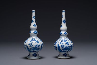 A pair of Chinese blue and white rosewater sprinklers for the Islamic market, Kangxi — photo 2