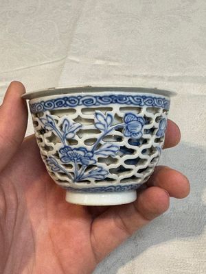 A pair of Chinese blue and white salts and a reticulated double-walled cup, Kangxi — photo 3