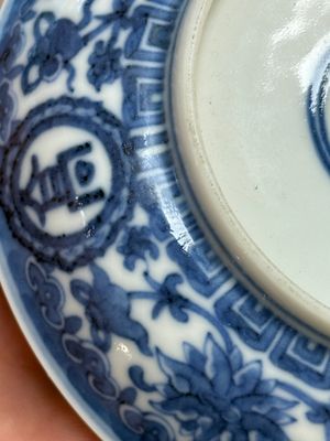 A pair of Chinese blue and white saucer dishes, Qianlong mark, 19th C. — 照片 12