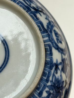 A pair of Chinese blue and white saucer dishes, Qianlong mark, 19th C. — 照片 13