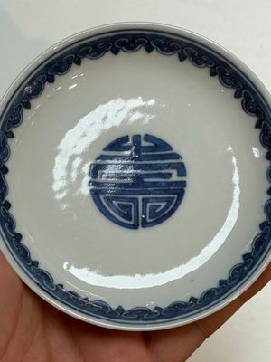 A pair of Chinese blue and white saucer dishes, Qianlong mark, 19th C. — 照片 9