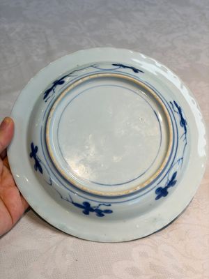 A pair of Chinese blue and white 'Scheveningen' or 'Nabeshima' plates, Kangxi/Yongzheng — foto 11
