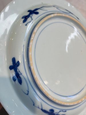 A pair of Chinese blue and white 'Scheveningen' or 'Nabeshima' plates, Kangxi/Yongzheng — foto 12