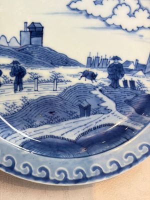 A pair of Chinese blue and white 'Scheveningen' or 'Nabeshima' plates, Kangxi/Yongzheng — foto 3