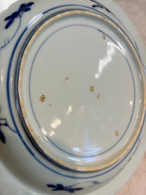 A pair of Chinese blue and white 'Scheveningen' or 'Nabeshima' plates, Kangxi/Yongzheng — foto 6