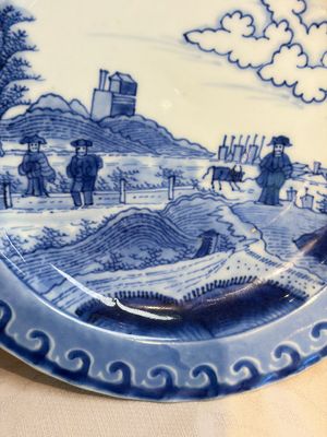 A pair of Chinese blue and white 'Scheveningen' or 'Nabeshima' plates, Kangxi/Yongzheng — foto 8