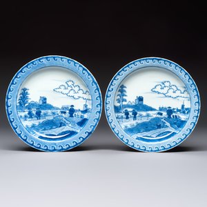 A pair of Chinese blue and white 'Scheveningen' or 'Nabeshima' plates, Kangxi/Yongzheng — foto 1