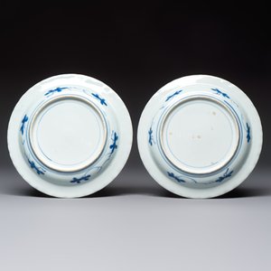 A pair of Chinese blue and white 'Scheveningen' or 'Nabeshima' plates, Kangxi/Yongzheng — foto 2