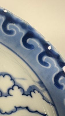 A pair of Chinese blue and white 'Scheveningen' or 'Nabeshima' plates, Kangxi/Yongzheng — photo 15