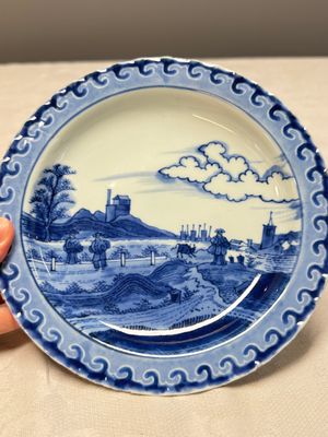 A pair of Chinese blue and white 'Scheveningen' or 'Nabeshima' plates, Kangxi/Yongzheng — photo 2