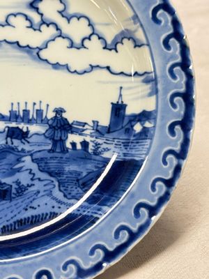 A pair of Chinese blue and white 'Scheveningen' or 'Nabeshima' plates, Kangxi/Yongzheng — photo 6