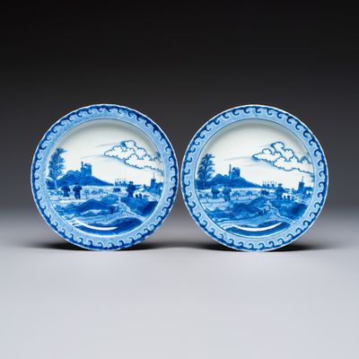 A pair of Chinese blue and white 'Scheveningen' or 'Nabeshima' plates, Kangxi/Yongzheng, Kangxi/Yongzheng