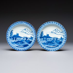 A pair of Chinese blue and white 'Scheveningen' or 'Nabeshima' plates, Kangxi/Yongzheng — photo 1