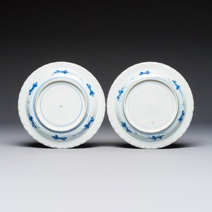 A pair of Chinese blue and white 'Scheveningen' or 'Nabeshima' plates, Kangxi/Yongzheng — photo 2