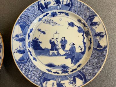 A pair of Chinese blue and white 'scholars' plates, Kangxi — photo 2