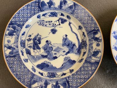 A pair of Chinese blue and white 'scholars' plates, Kangxi — photo 5