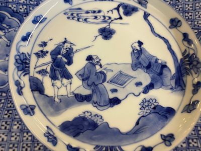 A pair of Chinese blue and white 'scholars' plates, Kangxi — photo 7