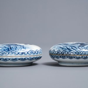 A pair of Chinese blue and white seal paste boxes, Republic, 20th C. — photo 3