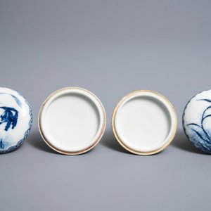 A pair of Chinese blue and white seal paste boxes, Republic, 20th C. — photo 4