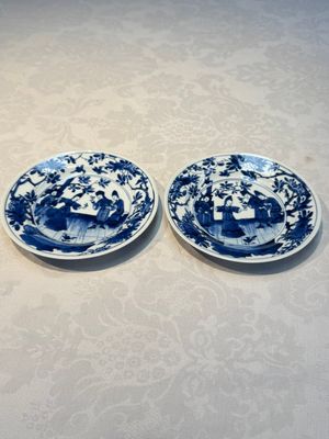 A pair of Chinese blue and white 'Sense of Smell' saucer dishes, artemisia leaf mark, Kangxi — 照片 1