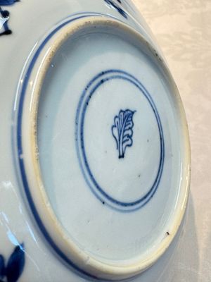 A pair of Chinese blue and white 'Sense of Smell' saucer dishes, artemisia leaf mark, Kangxi — 照片 20