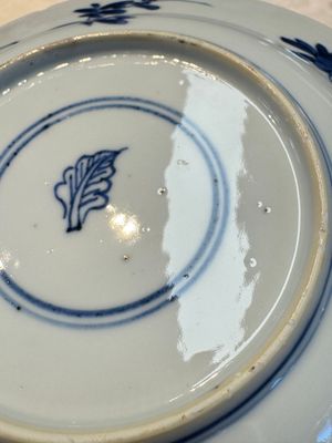 A pair of Chinese blue and white 'Sense of Smell' saucer dishes, artemisia leaf mark, Kangxi — 照片 21