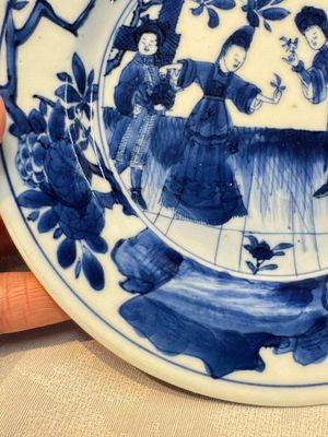 A pair of Chinese blue and white 'Sense of Smell' saucer dishes, artemisia leaf mark, Kangxi — 照片 3