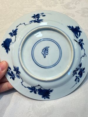 A pair of Chinese blue and white 'Sense of Smell' saucer dishes, artemisia leaf mark, Kangxi — 照片 9