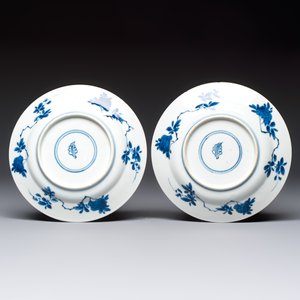 A pair of Chinese blue and white 'Sense of Smell' saucer dishes, artemisia leaf mark, Kangxi — 照片 2
