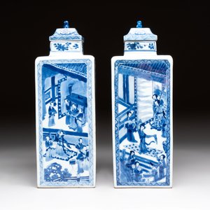 A pair of Chinese blue and white square flasks and covers with narrative design, Kangxi — photo 4