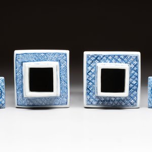 A pair of Chinese blue and white square flasks and covers with narrative design, Kangxi — photo 5
