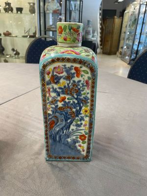 A pair of Chinese blue and white square flasks with European overdecoration, Kangxi — foto 12