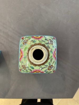 A pair of Chinese blue and white square flasks with European overdecoration, Kangxi — foto 14