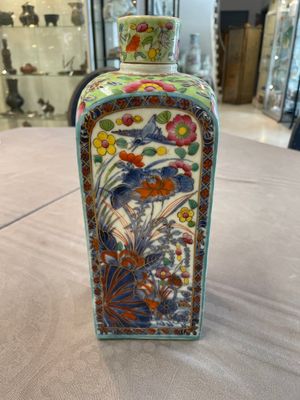 A pair of Chinese blue and white square flasks with European overdecoration, Kangxi — foto 2