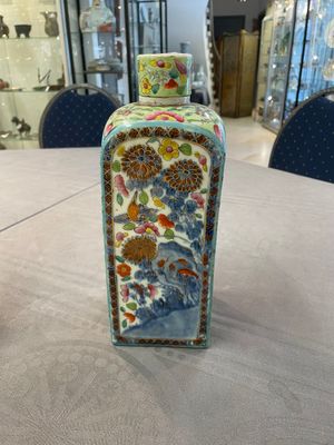 A pair of Chinese blue and white square flasks with European overdecoration, Kangxi — foto 10