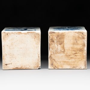 A pair of Chinese blue and white square flasks with floral design, Kangxi — photo 6