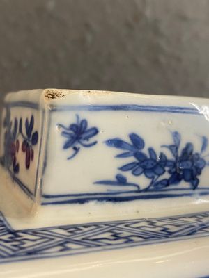 A pair of Chinese blue and white square 'narrative subject' vases and covers, Kangxi — photo 15