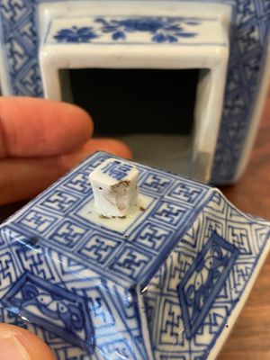 A pair of Chinese blue and white square 'narrative subject' vases and covers, Kangxi — photo 8
